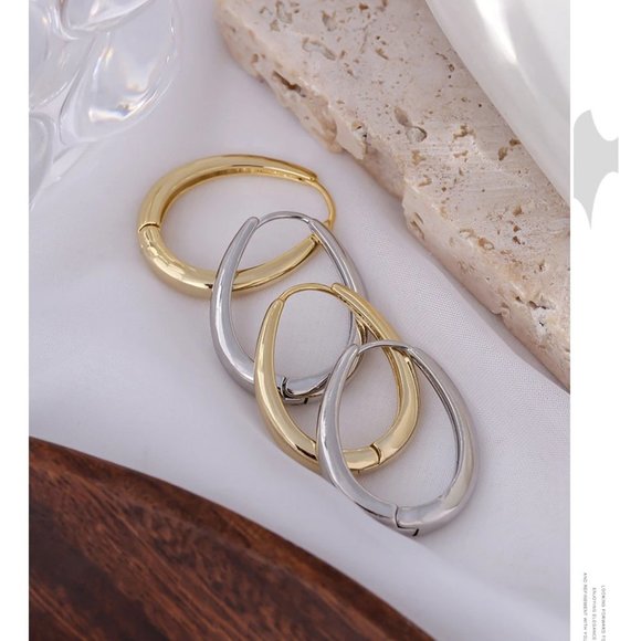 NEW 18K White Gold Plated Oval Hoop Earrings - Picture 2 of 5